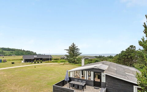 Githa - 100M to the Fjord: Blå, Busk, Sommerhus, Bunddække, Have, Estate, Skygge, Landscaping, Stuehus, Eco Hotel
