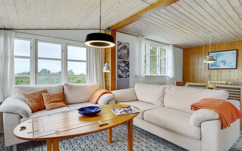Githa - 100M to the Fjord: Blå, Busk, Sommerhus, Bunddække, Have, Estate, Skygge, Landscaping, Stuehus, Eco Hotel