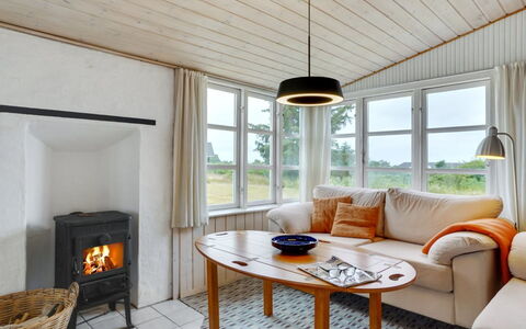 Githa - 100M to the Fjord: Blå, Busk, Sommerhus, Bunddække, Have, Estate, Skygge, Landscaping, Stuehus, Eco Hotel