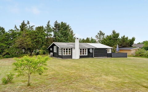 Githa - 100M to the Fjord: Blå, Busk, Sommerhus, Bunddække, Have, Estate, Skygge, Landscaping, Stuehus, Eco Hotel