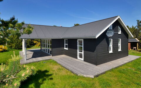 Anethe - 100M to the Fjord: Tag, Hus, Hjem, Sommerhus, Sidespor, Dør, Veranda, Stuehus, Lawn, Garden Bygninger