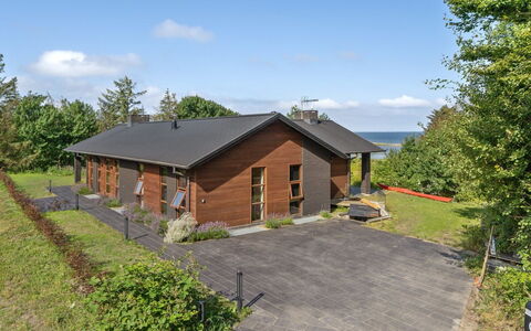 Andri - 600M to the Fjord: Træ, Tag, Arkitektur, Hjem, Hus, Sommerhus, Sidespor, Hårdttræ, Hældning, Estate