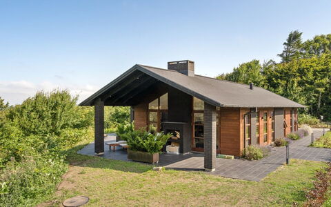 Andri - 600M to the Fjord: Træ, Tag, Arkitektur, Hjem, Hus, Sommerhus, Sidespor, Hårdttræ, Hældning, Estate
