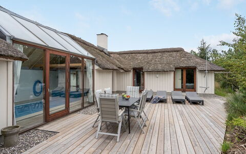 Waldar - 900M from the Sea: Blå, Busk, Sommerhus, Bunddække, Have, Estate, Skygge, Landscaping, Stuehus, Eco Hotel