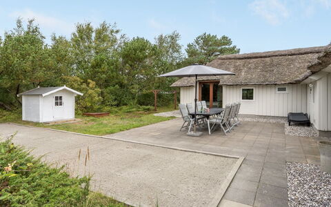 Waldar - 900M from the Sea: Blå, Busk, Sommerhus, Bunddække, Have, Estate, Skygge, Landscaping, Stuehus, Eco Hotel