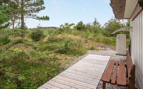 Waldar - 900M from the Sea: Blå, Busk, Sommerhus, Bunddække, Have, Estate, Skygge, Landscaping, Stuehus, Eco Hotel