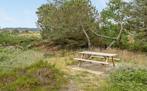 Waldar - 900M from the Sea: Blå, Busk, Sommerhus, Bunddække, Have, Estate, Skygge, Landscaping, Stuehus, Eco Hotel