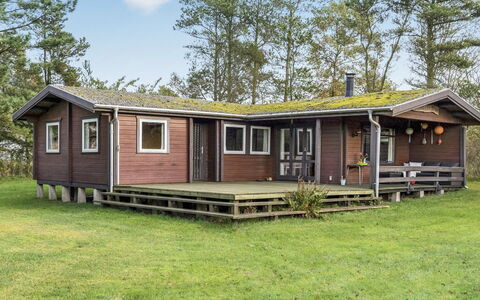Artur - 1.5Km from the Sea: Blå, Busk, Sommerhus, Bunddække, Have, Estate, Skygge, Landscaping, Stuehus, Eco Hotel