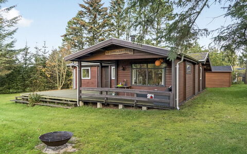 Artur - 1.5Km from the Sea: Blå, Busk, Sommerhus, Bunddække, Have, Estate, Skygge, Landscaping, Stuehus, Eco Hotel