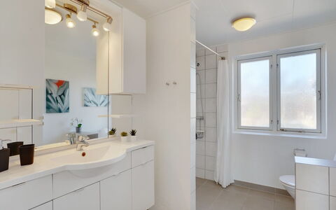 Bitta - 500M from the Sea: Møbel, Indretning, Stol, Gulvbelægning, Bord, Udvej, Etage, Loft, Værelse, Eco Hotel