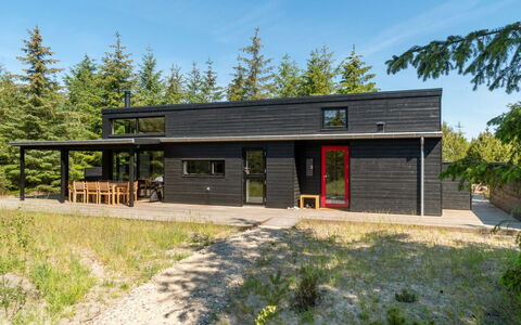 Gunnor - 1.3Km from the Sea: Møbel, Indretning, Stol, Gulvbelægning, Bord, Udvej, Etage, Loft, Værelse, Eco Hotel