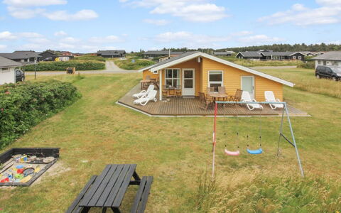 Adelbert - 400M from the Sea: Gulvbelægning, Væg, Etage, Indretning, Træ, Loft, Trægulve, Belysning, Møbel, Laminat Gulv