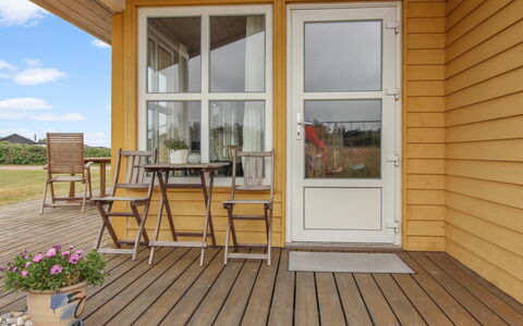 Adelbert - 400M from the Sea: Gulvbelægning, Væg, Etage, Indretning, Træ, Loft, Trægulve, Belysning, Møbel, Laminat Gulv
