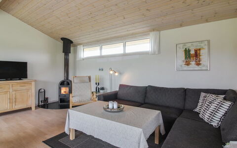 Adelbert - 400M from the Sea: Gulvbelægning, Væg, Etage, Indretning, Træ, Loft, Trægulve, Belysning, Møbel, Laminat Gulv