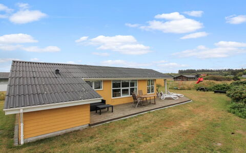 Adelbert - 400M from the Sea: Gulvbelægning, Væg, Etage, Indretning, Træ, Loft, Trægulve, Belysning, Møbel, Laminat Gulv