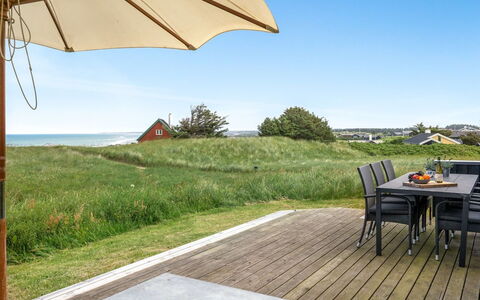 Mirjami - 95M from the Sea: Hjem, Boligområde, Hus, Sommerhus, Tag, Land Lot, Sidespor, Have, Estate, Lawn