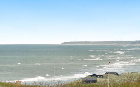 Mirjami - 95M from the Sea: Hjem, Boligområde, Hus, Sommerhus, Tag, Land Lot, Sidespor, Have, Estate, Lawn