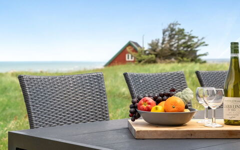 Mirjami - 95M from the Sea: Møbel, Udendørs Møbler, Bord, Stol, Udendørs Bord, Wicker, Køkken & Spisebord, Gårdhave, Kaffebord, Hårdttræ