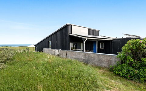 Mirjami - 95M from the Sea: Hjem, Boligområde, Hus, Sommerhus, Tag, Land Lot, Sidespor, Have, Estate, Lawn