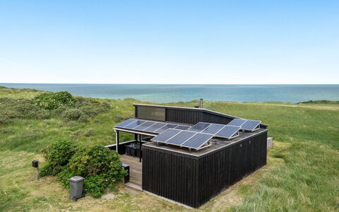 Mirjami - 95M from the Sea: Hjem, Boligområde, Hus, Sommerhus, Tag, Land Lot, Sidespor, Have, Estate, Lawn