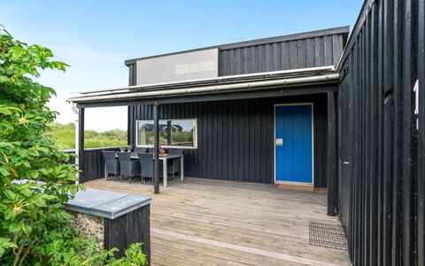 Mirjami - 95M from the Sea: Hjem, Boligområde, Hus, Sommerhus, Tag, Land Lot, Sidespor, Have, Estate, Lawn