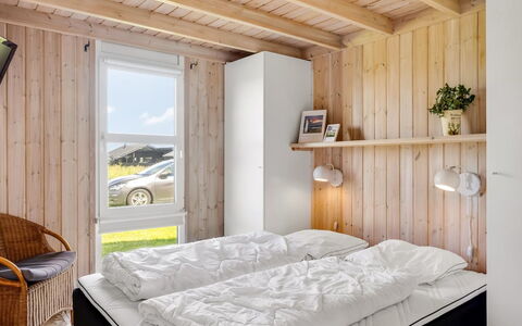 Ellen - 289M from the Sea: Træ, Soveværelse, Seng, Indretning, Møbel, Etage, Bed Frame, Sengetøj, Sengetøj, Loft