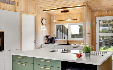 Ellen - 289M from the Sea: Køkken Apparat, Køkken, Countertop, Indretning, Større Bandage, Træ, Møbel, Gulvbelægning, Cabinetry, Husholdningsapparat