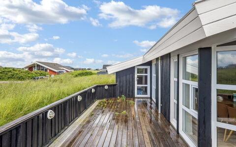 Ellen - 289M from the Sea: Træ, Arkitektur, Hjem, Sommerhus, Hældning, Planke, Hårdttræ, Sidespor, Veranda, Altan