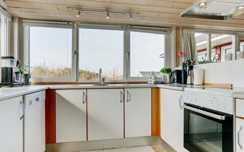 Iacobus - 400M from the Sea: Køkken, Indretning, Gulvbelægning, Træ, Loft, Countertop, Møbel, Køkken Apparat, Etage, Større Bandage