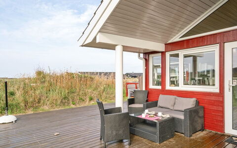 Iacobus - 400M from the Sea: Træ, Arkitektur, Hjem, Tag, Veranda, Dør, Skygge, Dæk, Hårdttræ, Sommerhus