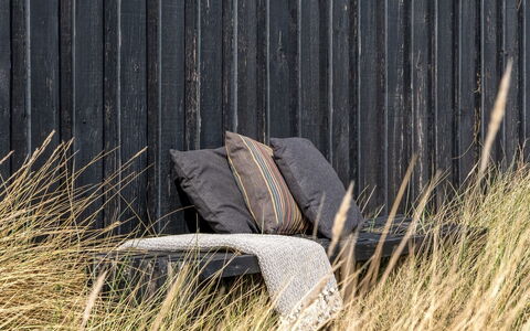 Stintje - 20M from the Sea: Bygning, Hus, Vindue, Hjem, Tag, Boligområde, Busk, Sommerhus, Land Lot
