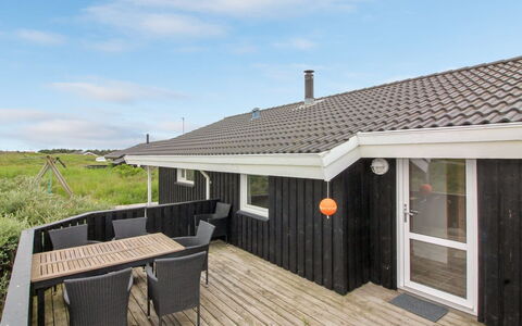Fanija - 200M from the Sea: Træ, Arkitektur, Hjem, Hus, Tag, Sommerhus, Skygge, Altan, Veranda, Planke