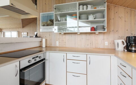 Fanija - 200M from the Sea: Køkken, Countertop, Indretning, Træ, Gulvbelægning, Cabinetry, Loft, Møbel, Etage, Køkken Apparat