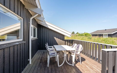 Serine - 800M from the Sea: Træ, Sommerhus, Hårdttræ, Planke, Bejdse, Garden Bygninger, Design, Gård, Bjælkehytte, Backyard