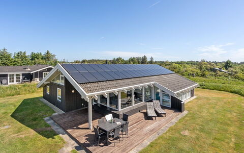 Serine - 800M from the Sea: Loft, Gulvbelægning, Indretning, Etage, Kompositmateriale, Møbel, Udvej, Hotel, Design, Dagslys