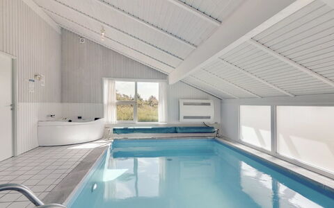 Serine - 800M from the Sea: Loft, Gulvbelægning, Indretning, Etage, Kompositmateriale, Møbel, Udvej, Hotel, Design, Dagslys