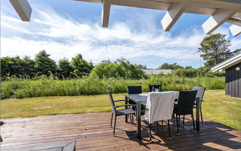 Serine - 800M from the Sea: Loft, Gulvbelægning, Indretning, Etage, Kompositmateriale, Møbel, Udvej, Hotel, Design, Dagslys