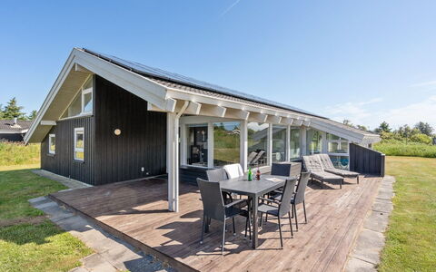 Serine - 800M from the Sea: Loft, Gulvbelægning, Indretning, Etage, Kompositmateriale, Møbel, Udvej, Hotel, Design, Dagslys