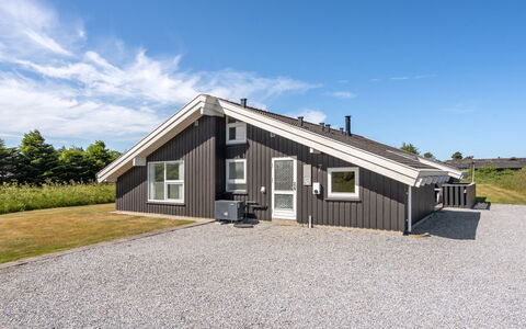 Serine - 800M from the Sea: Loft, Gulvbelægning, Indretning, Etage, Kompositmateriale, Møbel, Udvej, Hotel, Design, Dagslys