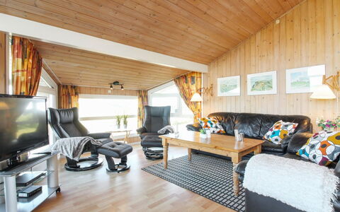 Diderik - 300M from the Sea: Træ, Møbel, Indretning, Hjem, Loft, Hus, Stue, Couch, Lejlighed, Værelse