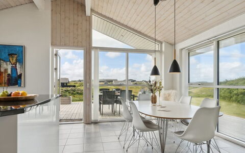 Ohto - 281M from the Sea: Loft, Gulvbelægning, Køkken & Spisebord, Lysarmatur, Trægulve, Hårdttræ, Stue, Stol, Lampe