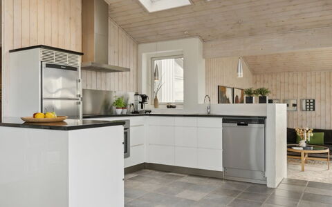 Ohto - 281M from the Sea: Køkken, Gulvbelægning, Countertop, Møbel, Træ, Etage, Indretning, Køkken Apparat, Cabinetry, Loft