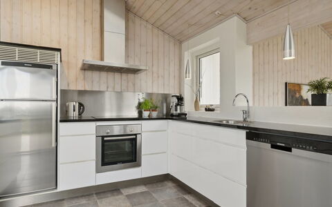 Ohto - 281M from the Sea: Gulvbelægning, Køkken, Countertop, Træ, Køkken Apparat, Større Bandage, Indretning, Loft, Etage, Cabinetry