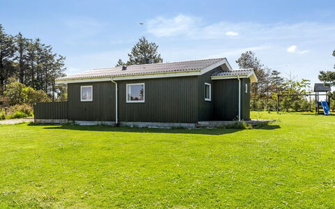 Freija - 719M from the Sea: Bygning, Hus, Træ, Hjem, Tag, Sommerhus, Boligområde, Busk, Arkitektur