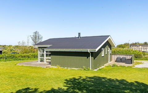 Freija - 719M from the Sea: Bygning, Hus, Træ, Hjem, Tag, Sommerhus, Boligområde, Busk, Arkitektur