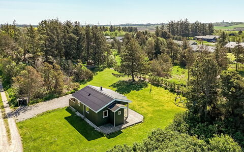 Freija - 719M from the Sea: Bygning, Hus, Træ, Hjem, Tag, Sommerhus, Boligområde, Busk, Arkitektur