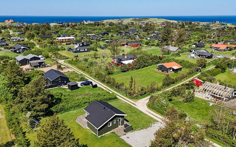 Freija - 719M from the Sea: Bygning, Hus, Træ, Hjem, Tag, Sommerhus, Boligområde, Busk, Arkitektur