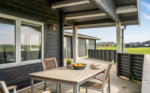 Sinnika - 75M from the Sea: Hus, Hjem, Dør, Tag, Sommerhus, Estate, Have, Skygge, Sidespor, Gård