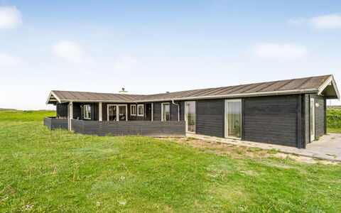 Sinnika - 75M from the Sea: Hus, Hjem, Dør, Tag, Sommerhus, Estate, Have, Skygge, Sidespor, Gård