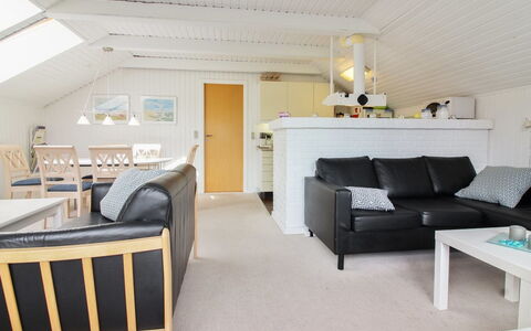 Halli - 700M from the Sea: Træ, Hjem, Veranda, Dæk, Hårdttræ, Tag, Bejdse, Trægulve, Eco Hotel